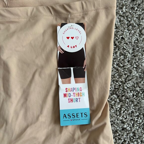 Assets By Spanx Shaping Mid-Thigh Short Beige XL Lightweight Slimming - Picture 2 of 8